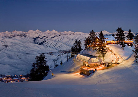 apres ski in sun valley - roundhouse restaurant